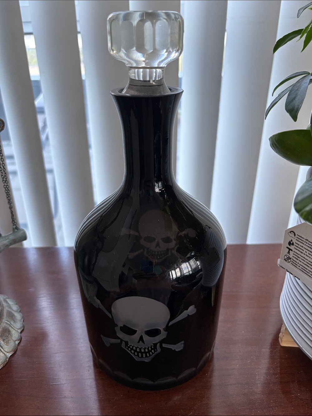 Skillington Skull And Crossbones Decanter with Clear Stopper - Two Company
